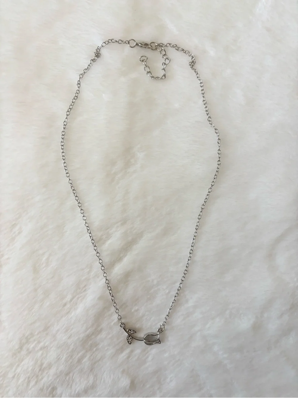 5/$15 🩷 MUST BUNDLE Silver Tulip Pendant Necklace